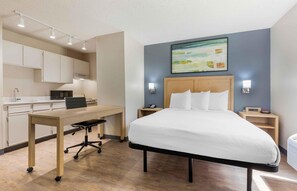 Studio, 1 Queen Bed, Non Smoking | Desk, laptop workspace, iron/ironing board, free WiFi