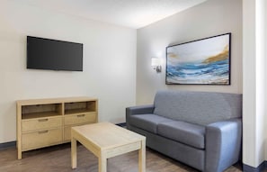Deluxe Studio, Multiple Beds, Non Smoking | Desk, laptop workspace, iron/ironing board, free WiFi