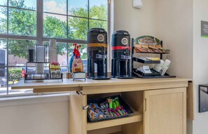 Café da manhã para viagem grátis todos os dias