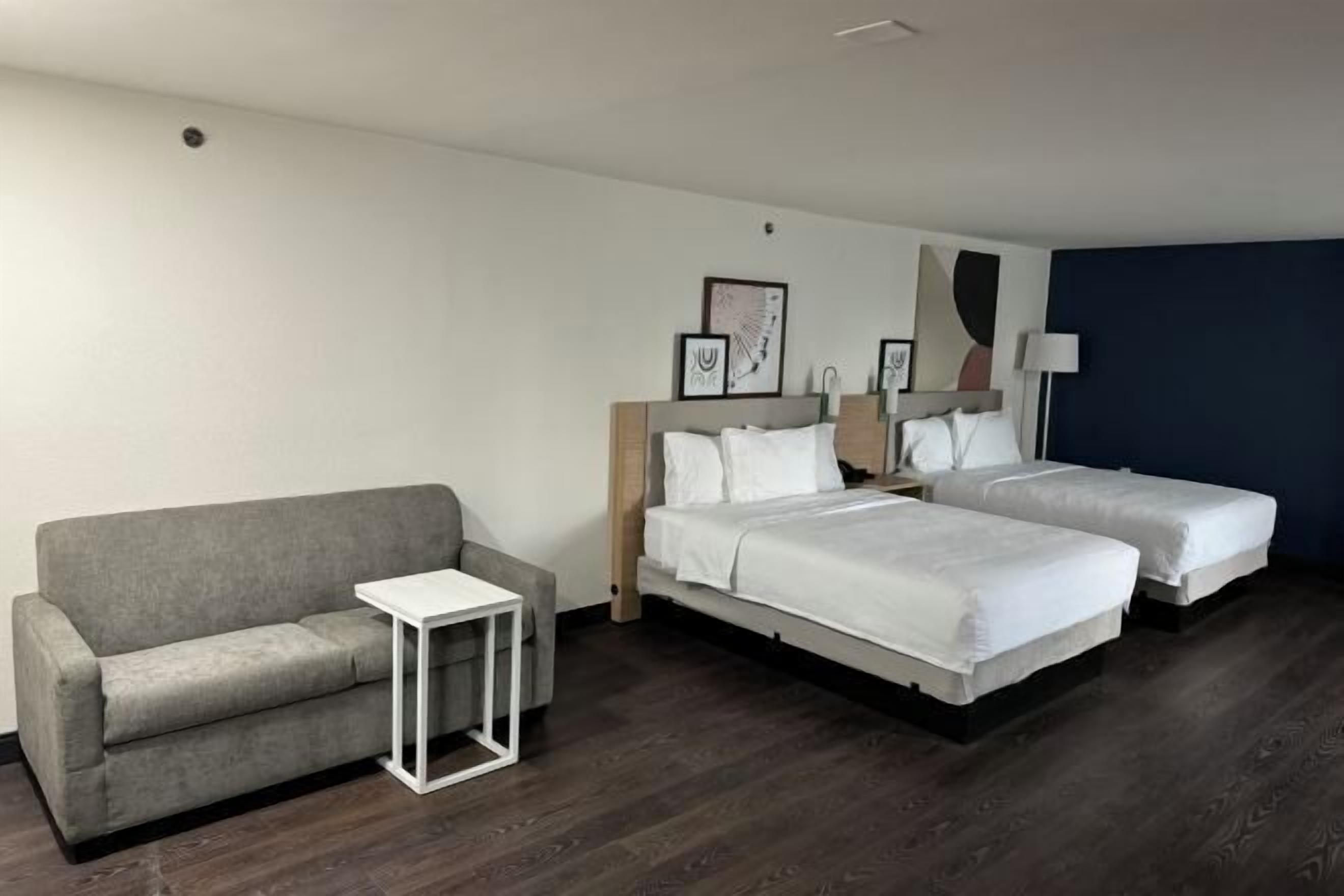 Desk, laptop workspace, iron/ironing board, free WiFi