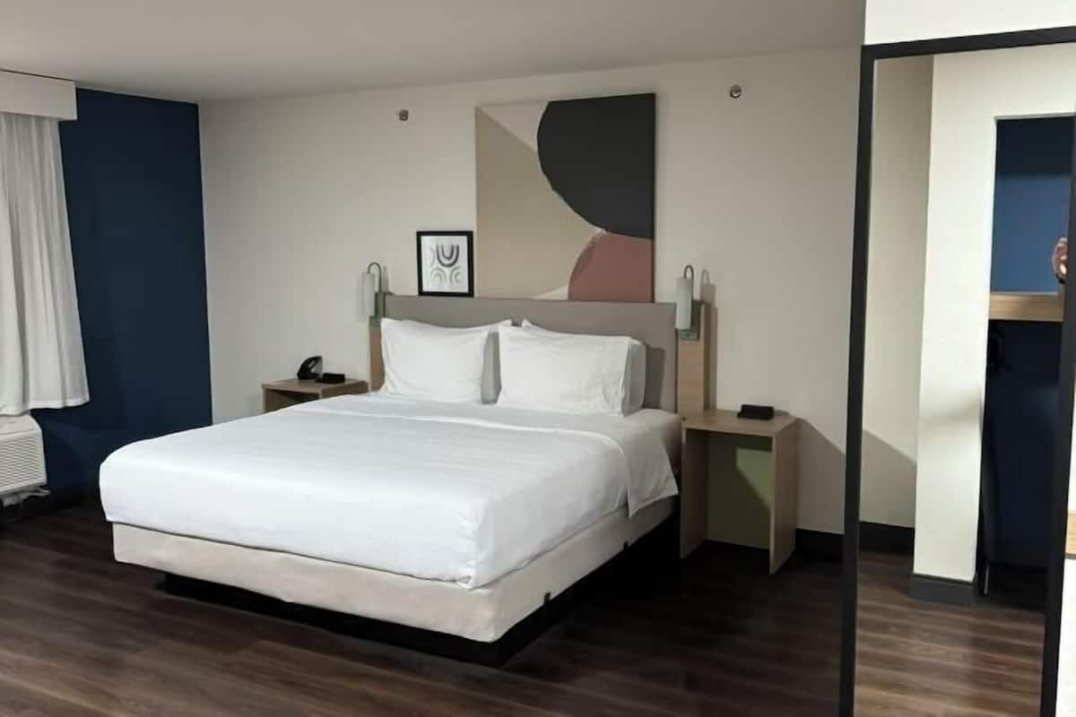 Desk, laptop workspace, iron/ironing board, free WiFi