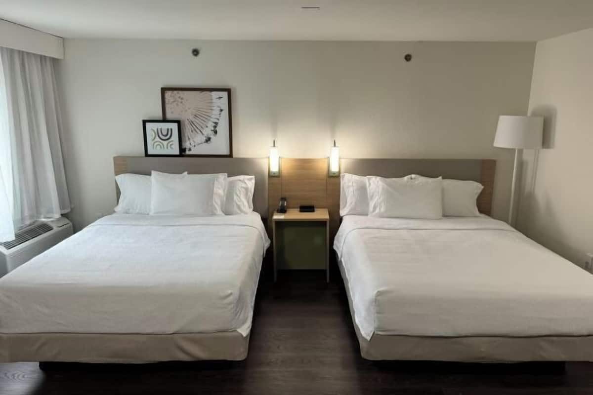 Desk, laptop workspace, iron/ironing board, free WiFi