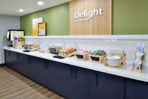 Free daily continental breakfast - Spark by Hilton Dallas Medical District Love Field (Dallas)