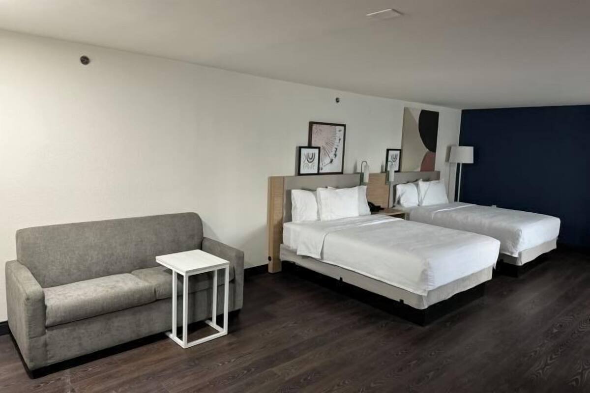 Desk, laptop workspace, iron/ironing board, free WiFi