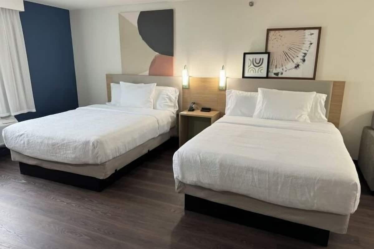 Desk, laptop workspace, iron/ironing board, free WiFi