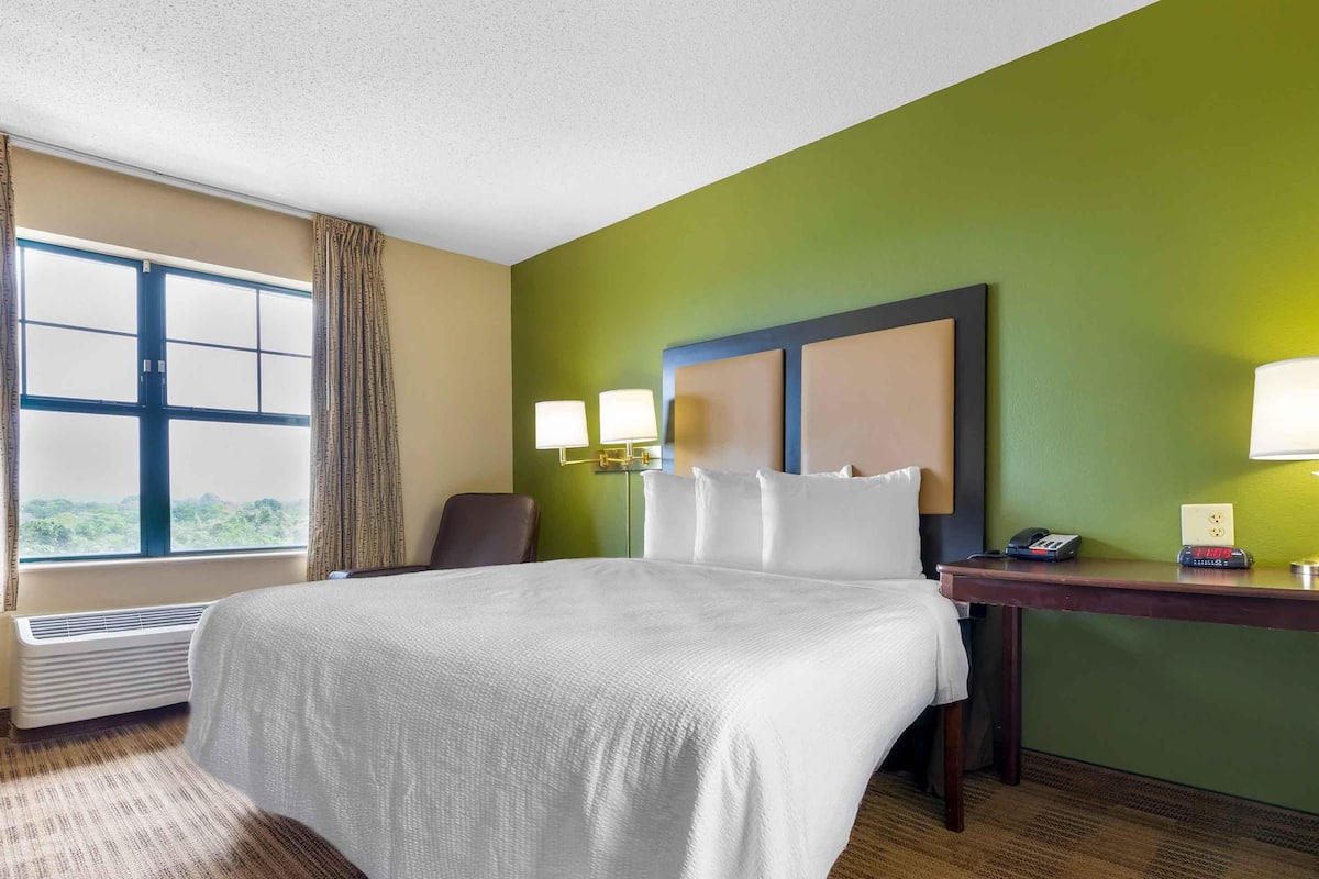 Desk, iron/ironing board, free WiFi, bed sheets