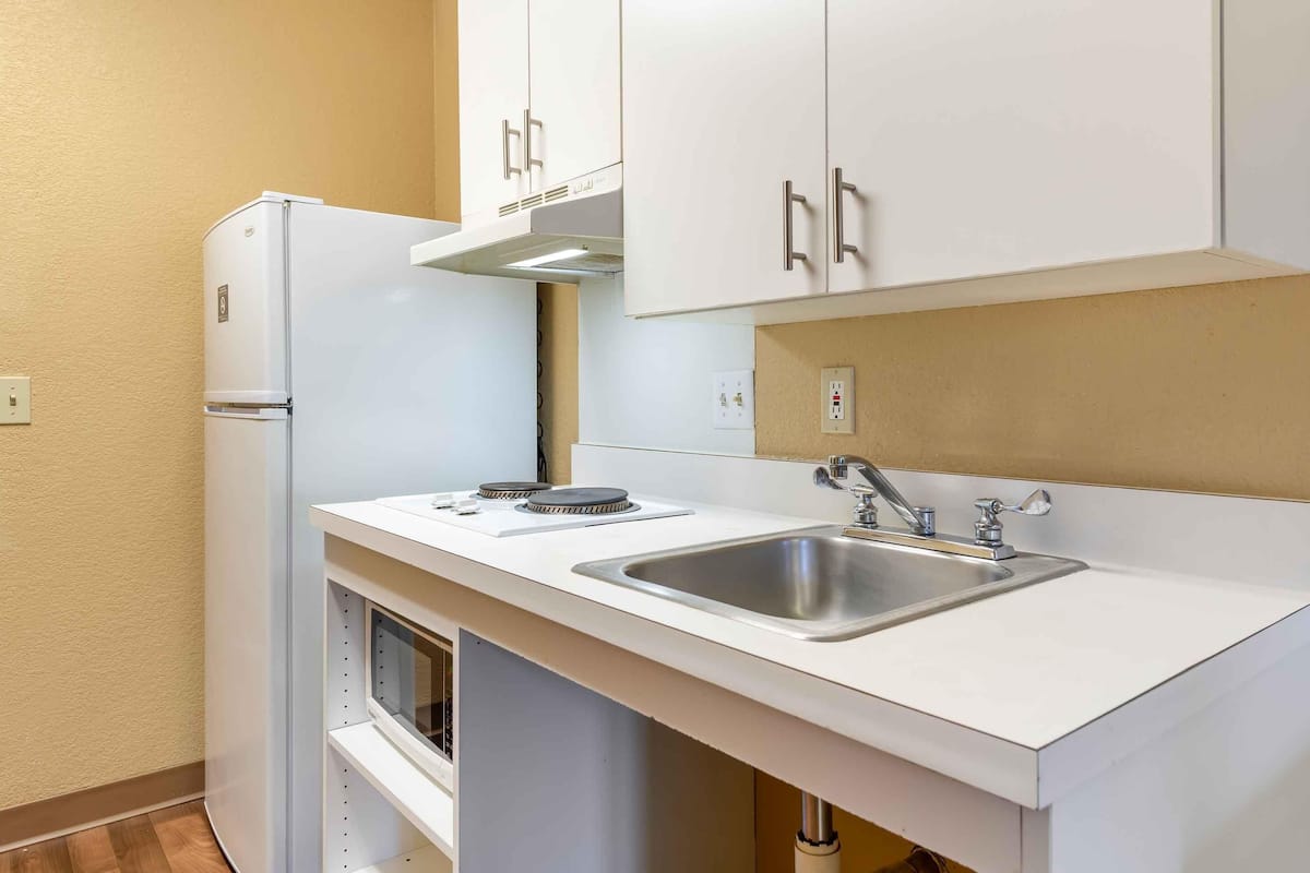 studio, 1 queen bed, accessible, non smoking | private kitchen | full-sized fridge, microwave, stovetop, coffee/tea maker