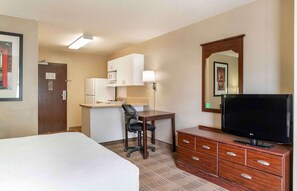 Studio, 1 Queen Bed, Non Smoking | Desk, free WiFi, bed sheets - Extended Stay America Select Suites Detroit Sterling Heights (Sterling Heights)