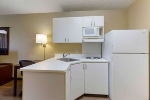 Studio, 2 Double Beds, Non Smoking | Desk, free WiFi, bed sheets
