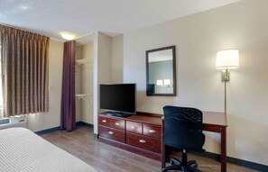 Premium bedding, individually furnished, desk, laptop workspace - Extended Stay America Suites Los Angeles Torrance Blvd (Torrance)
