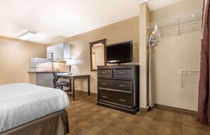 Studio, 1 Queen Bed, Non Smoking | Desk, laptop workspace, free WiFi, bed sheets - Extended Stay America Select Suites Jackson North (Jackson)