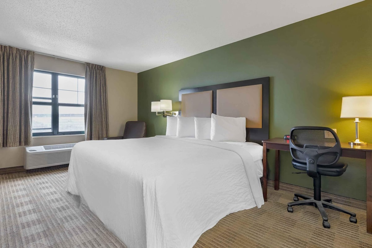 Desk, blackout curtains, iron/ironing board, free WiFi