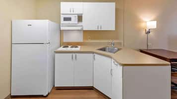 Full-size fridge, microwave, stovetop, coffee/tea maker