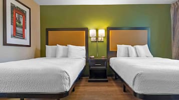 Estudio, 2 camas matrimoniales, para no fumadores | Escritorio, wifi gratis y ropa de cama