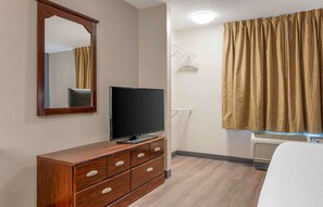 Estudio, 1 cama King size, para no fumadores | Escritorio, tabla de planchar con plancha, wifi gratis y ropa de cama 