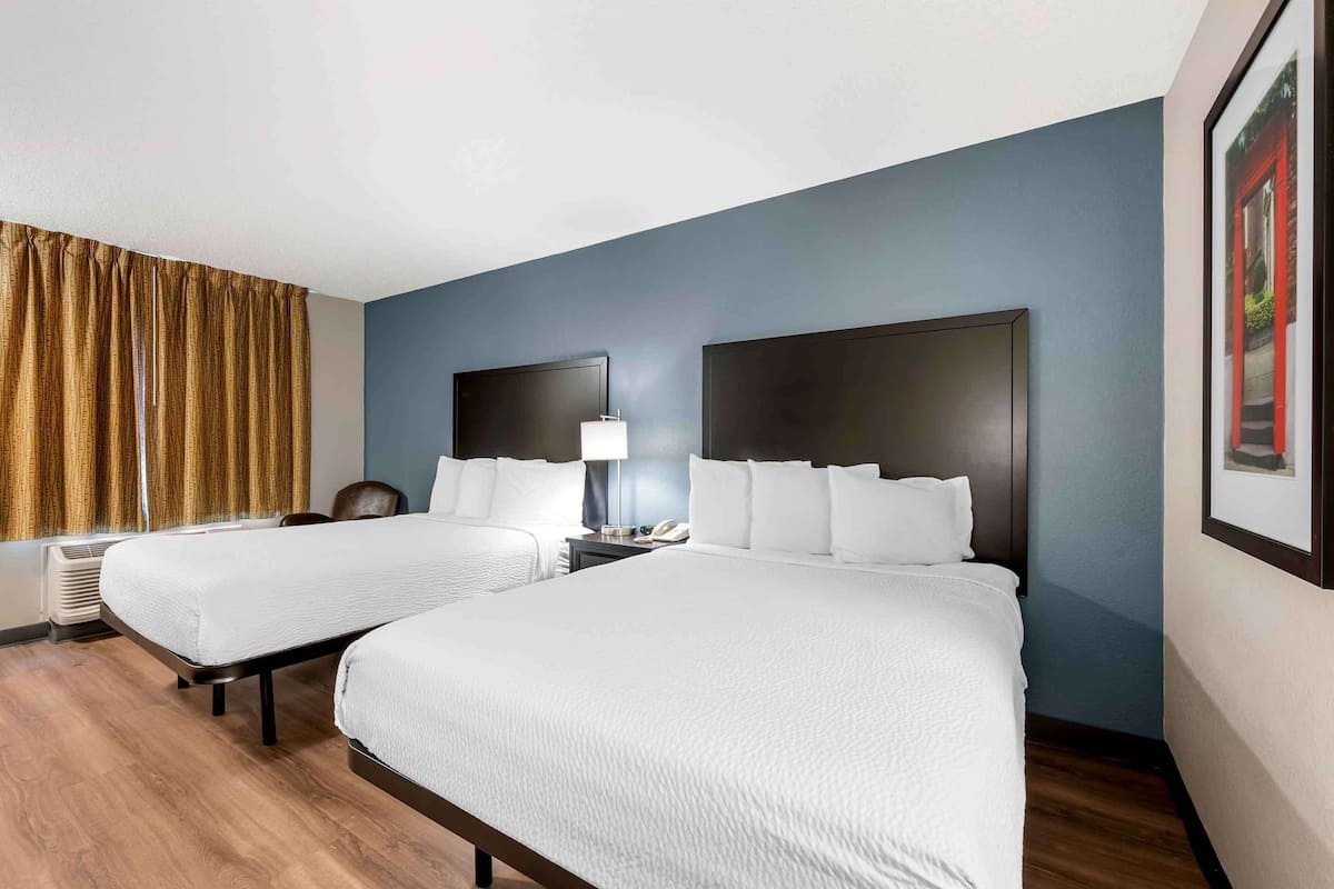 Studio, 2 Double Beds, Non Smoking | Desk, iron/ironing board, free WiFi, bed sheets