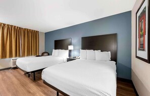 Estudio, 2 camas matrimoniales, para no fumadores | Escritorio, tabla de planchar con plancha, wifi gratis y ropa de cama 