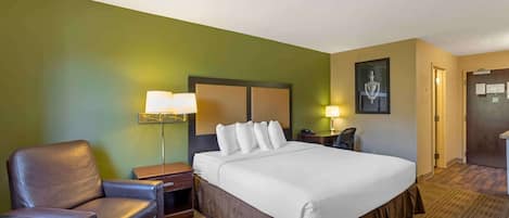 Studio, 1 King Bed, Non Smoking | Desk, free WiFi, bed sheets