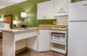 Full-sized fridge, microwave, stovetop