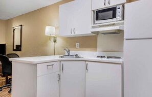Studio, 2 Double Beds, Non Smoking | Private kitchen | Full-size fridge, microwave, stovetop - Extended Stay America Suites Pittsburgh Carnegie (Carnegie)
