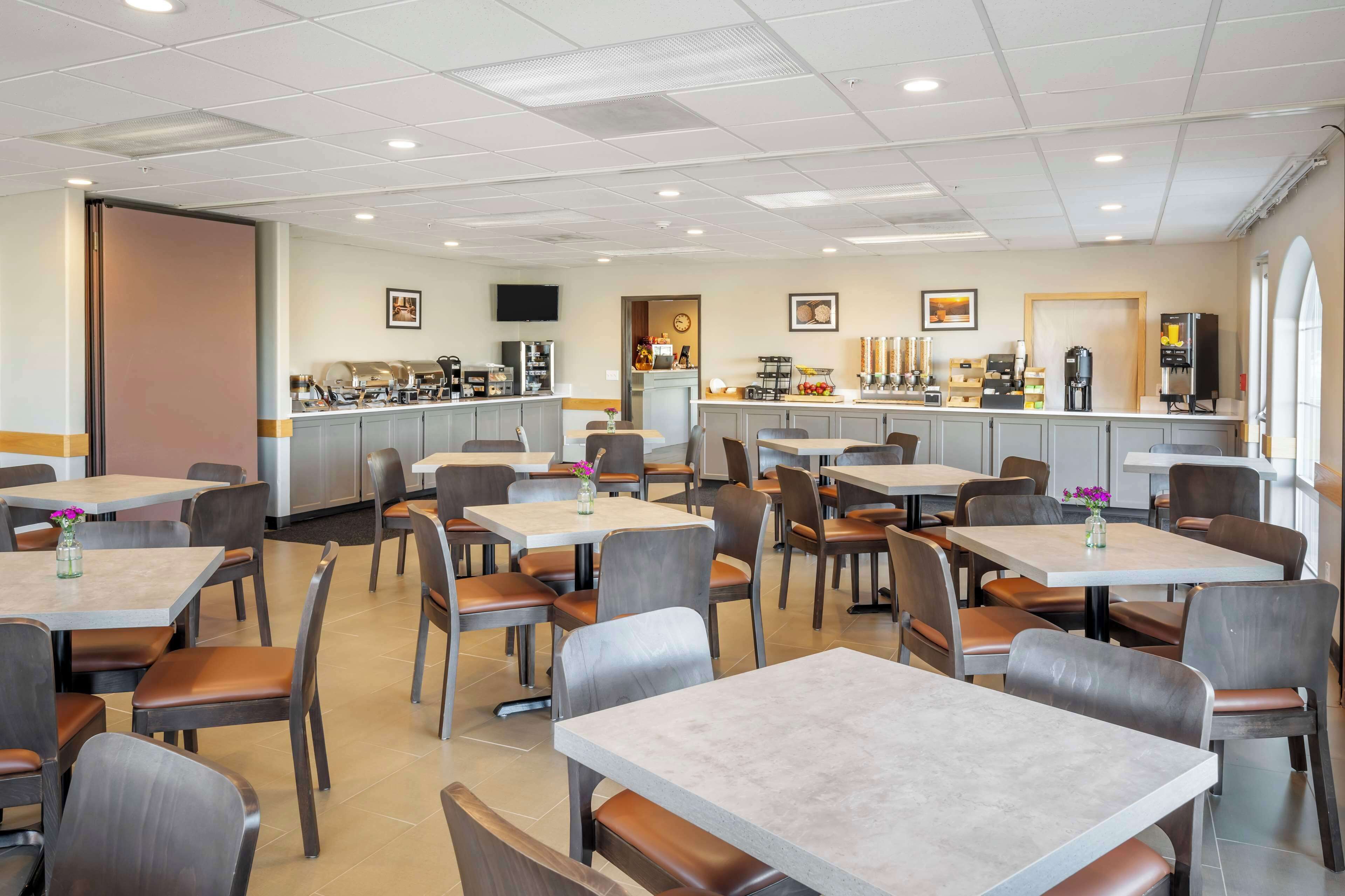 free daily continental breakfast