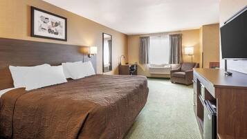 Standard Room, 1 King Bed, Non Smoking, Jetted Tub | 1 bedroom, iron/ironing board, free cots/infant beds, free WiFi