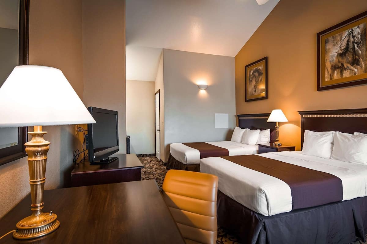 Desk, laptop workspace, cribs/infant beds, rollaway beds