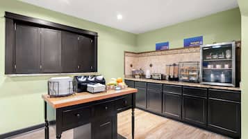 Free daily buffet breakfast