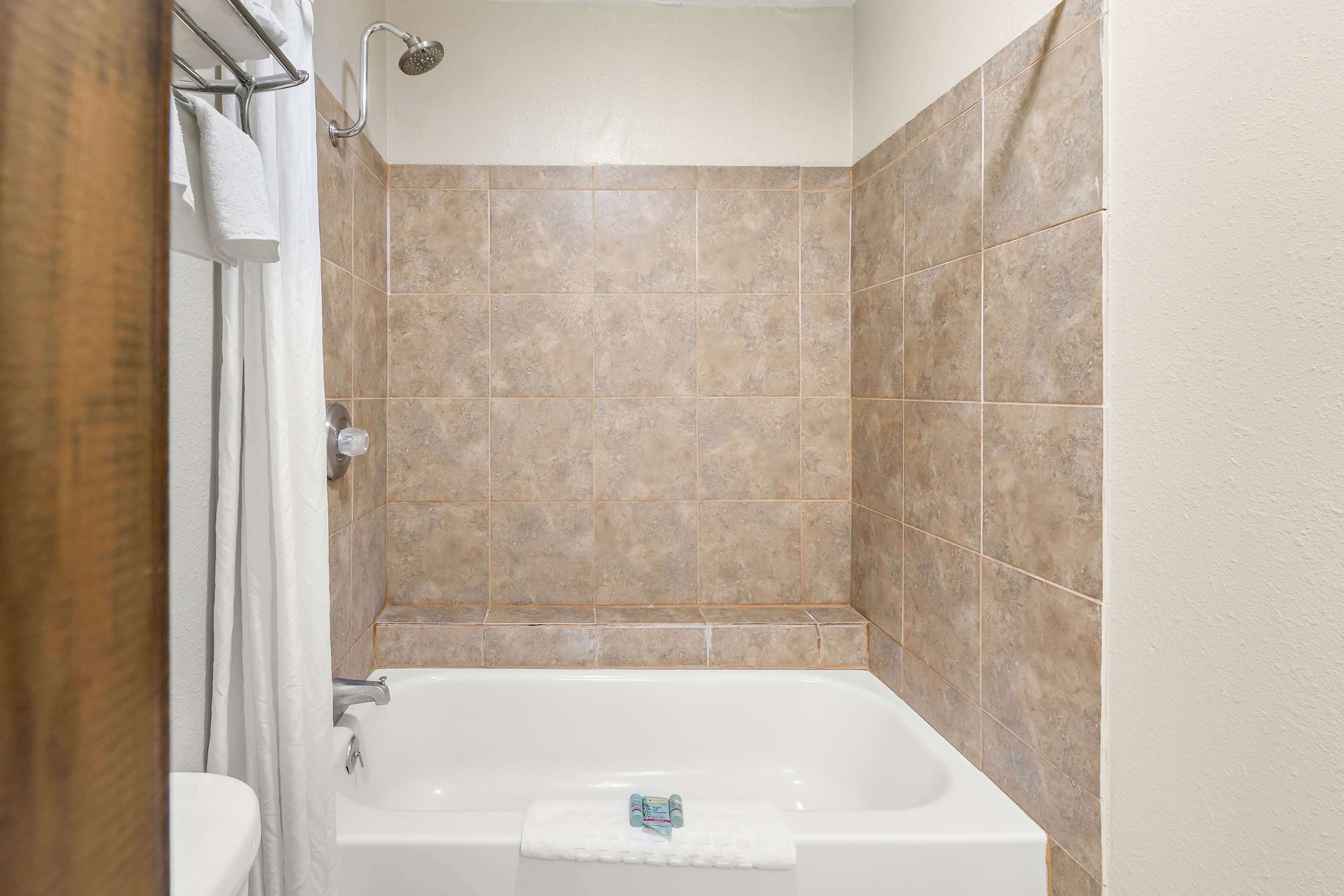 separate bathtub and shower, hair dryer, towels