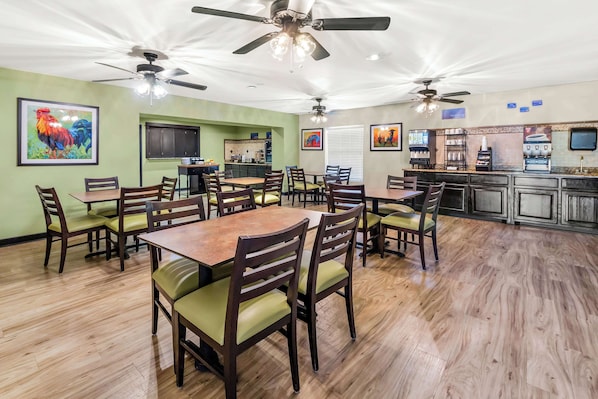 Free daily buffet breakfast