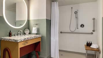 Articles de toilette gratuits, sèche-cheveux, serviettes fournies