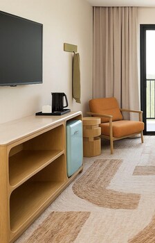 Hypo-allergenic bedding, pillowtop beds, desk, laptop workspace at Outbound Sedona