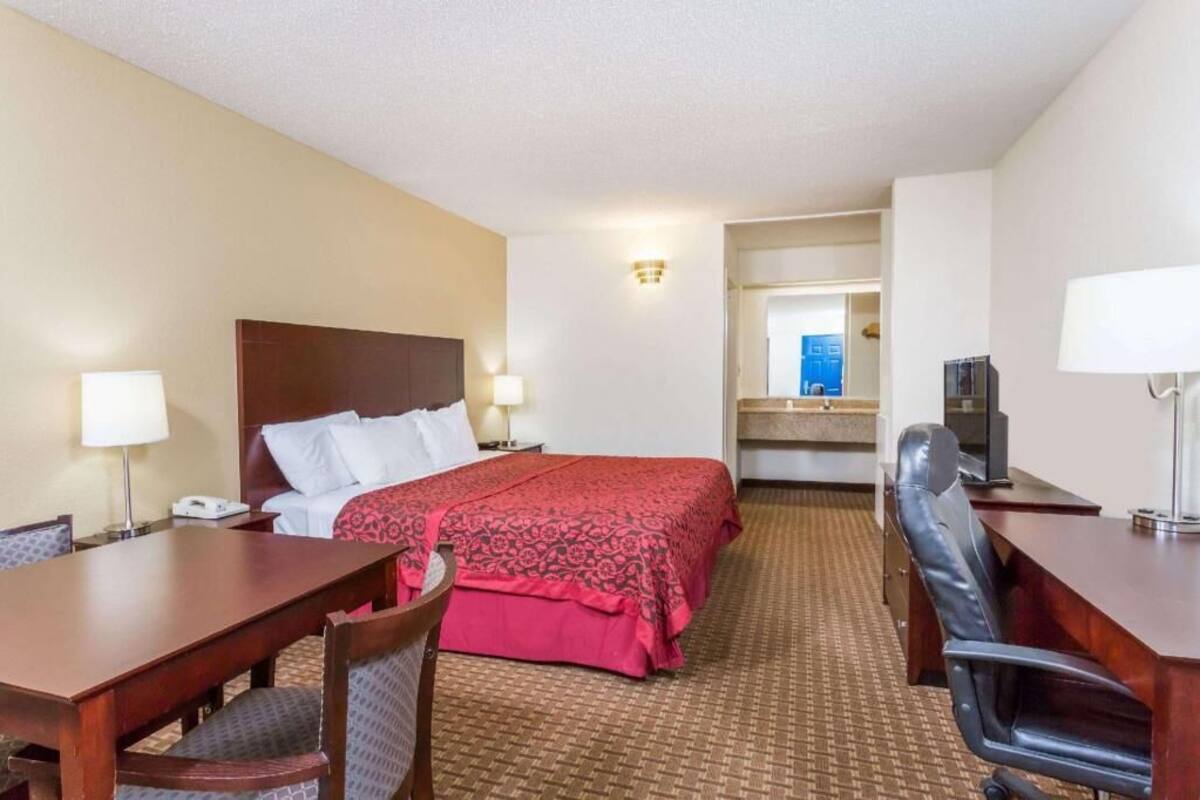 Desk, iron/ironing board, rollaway beds, free WiFi