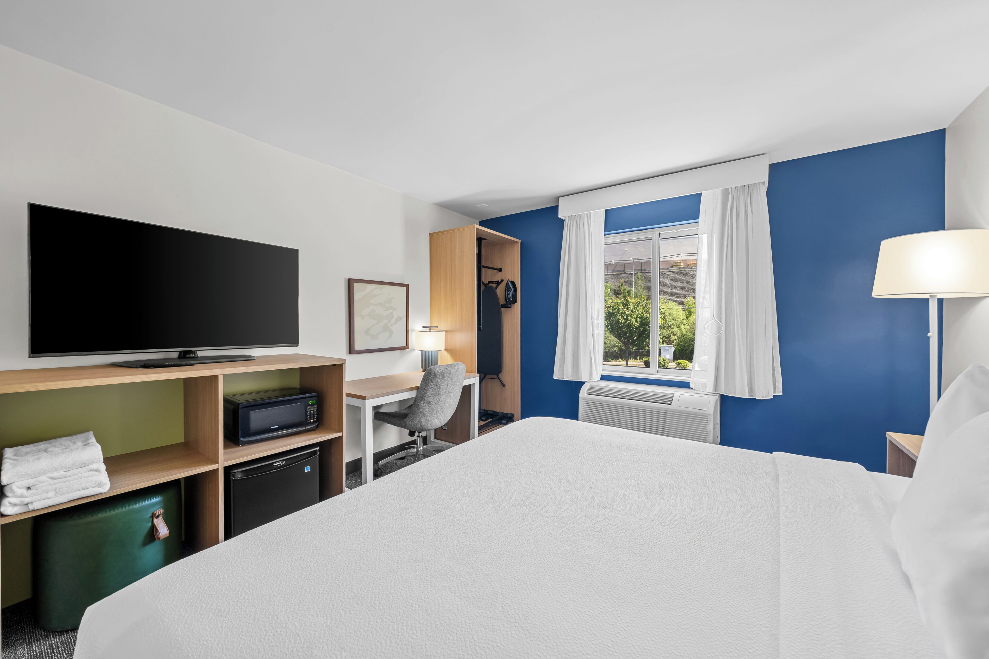Room, 1 King Bed with Sofa bed | Pillowtop beds, desk, laptop workspace, blackout drapes