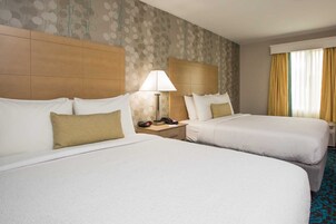 客房, 2 张大床 | 加厚床垫、办公桌、笔记本电脑工作区、遮光窗帘