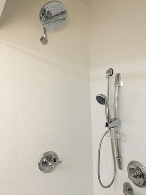 Regadera en el baño
