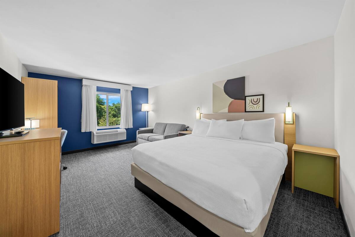 Room, 1 King Bed with Sofa bed | Pillowtop beds, desk, laptop workspace, blackout drapes