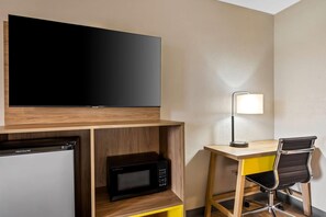 Desk, iron/ironing board, free WiFi, bed sheets - Days Inn by Wyndham Bainbridge (Bainbridge)