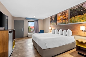 Desk, iron/ironing board, free WiFi, bed sheets