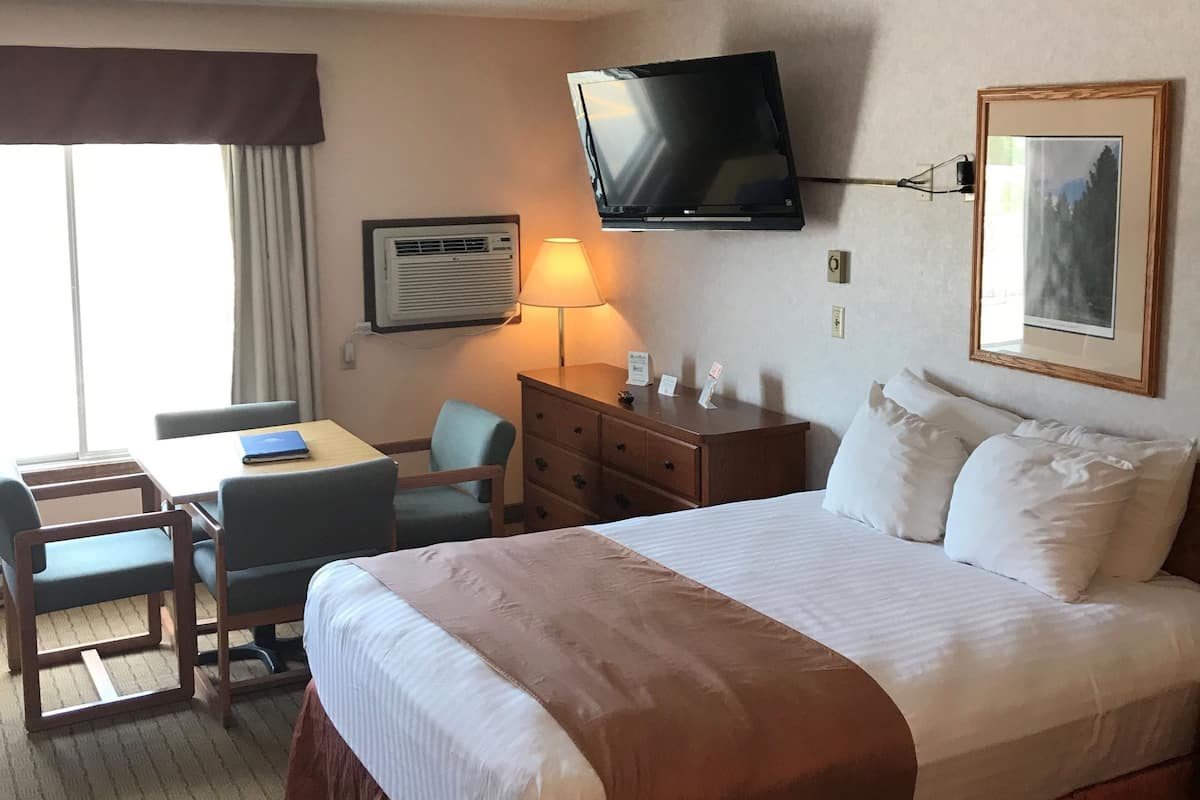 Két bảo mật tại phòng, bàn, màn/rèm cản sáng, bàn ủi/dụng cụ ủi quần áo