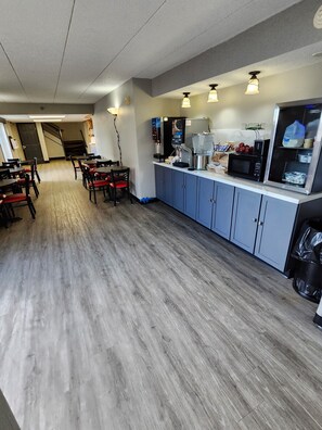 Free daily continental breakfast - Super 8 by Wyndham Rapid City (Rapid City)