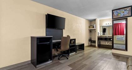 Econo Lodge Inn & Suites Santa Rosa