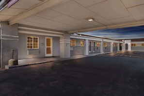 Exterior - Econo Lodge Inn & Suites Santa Rosa (Santa Rosa)