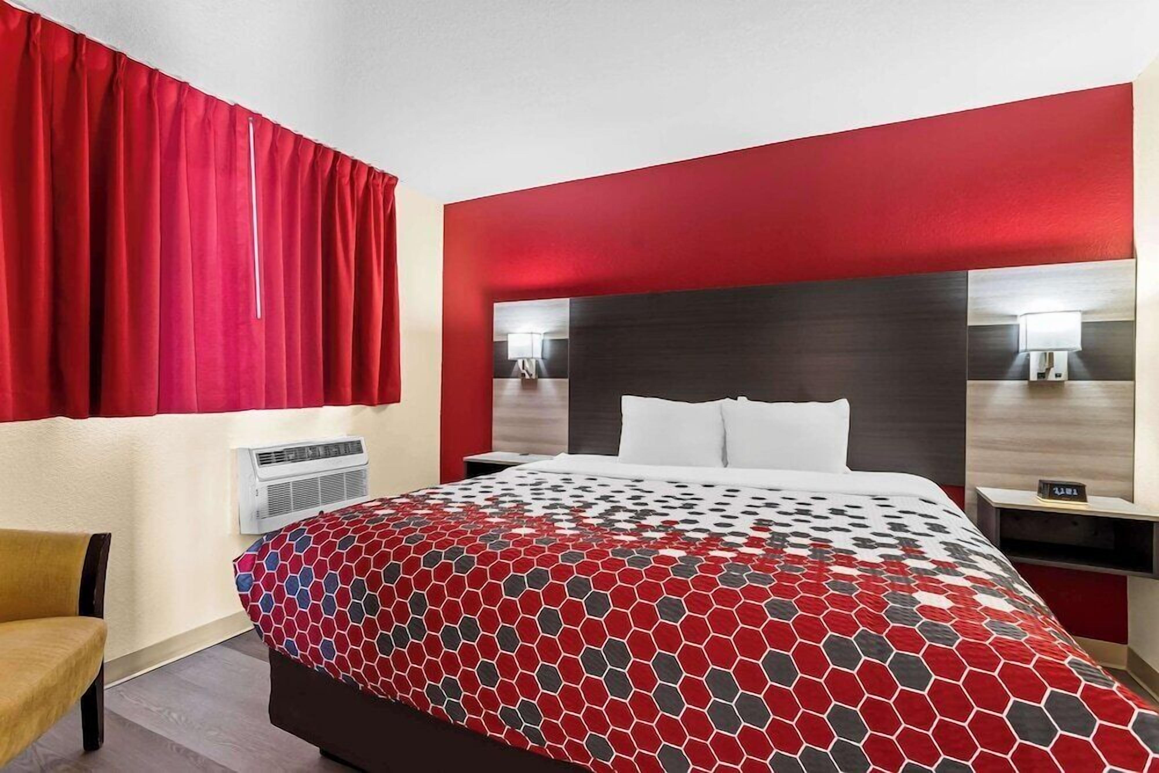 In-room safe, desk, iron/ironing board, free WiFi