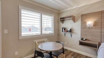 Suite, 1 King Bed | Desk, iron/ironing board, rollaway beds, free WiFi