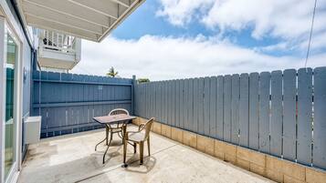 Room, 1 King Bed, Accessible | Desk, iron/ironing board, rollaway beds, free WiFi