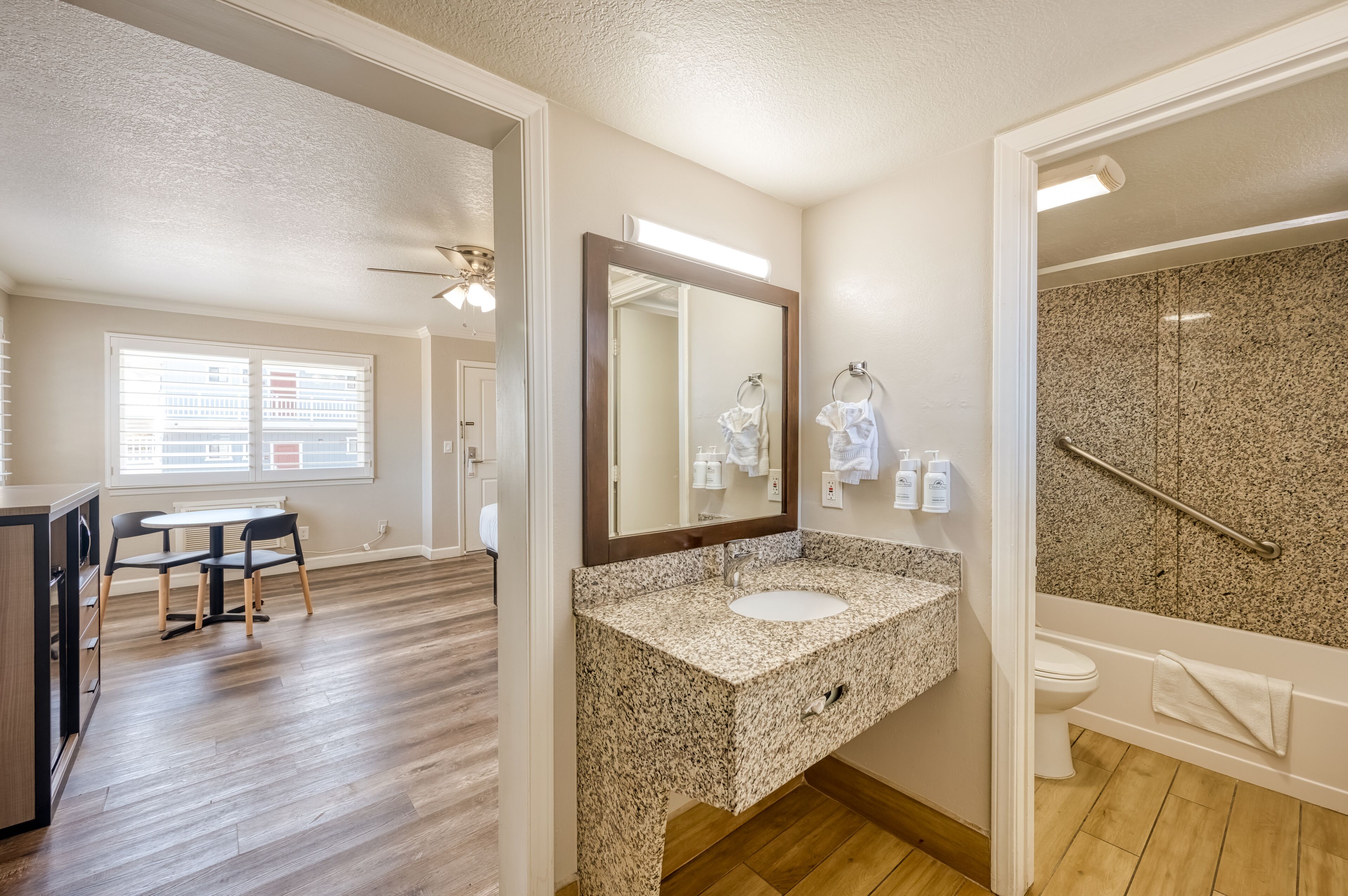 standard room, 1 king bed | desk, iron/ironing board, rollaway beds, free wifi