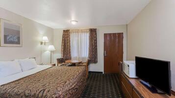 Basic Triple Room | Down comforters, pillowtop beds, desk, laptop workspace
