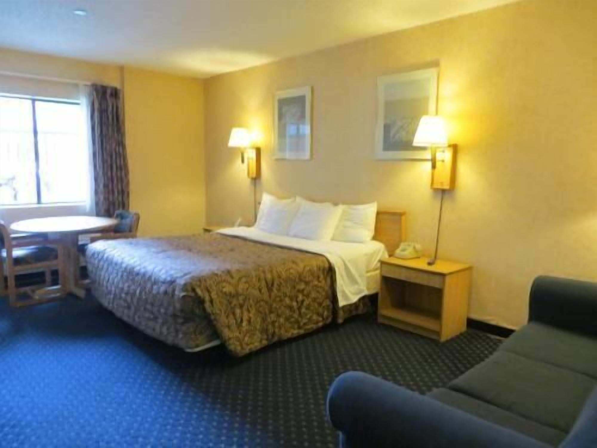 Down comforters, pillowtop beds, desk, laptop workspace