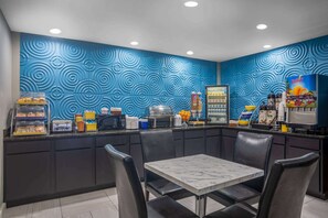 Tägliches inbegriffenes Frühstück zum Mitnehmen